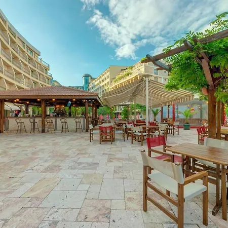 Hotel Mena Palace