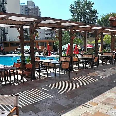 מלון Mena Palace סאני ביץ'